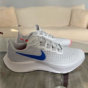 Nike Air Zoom Pegasus 37 Men’s Shoes Platinum Grey Blue Crimson NWOB